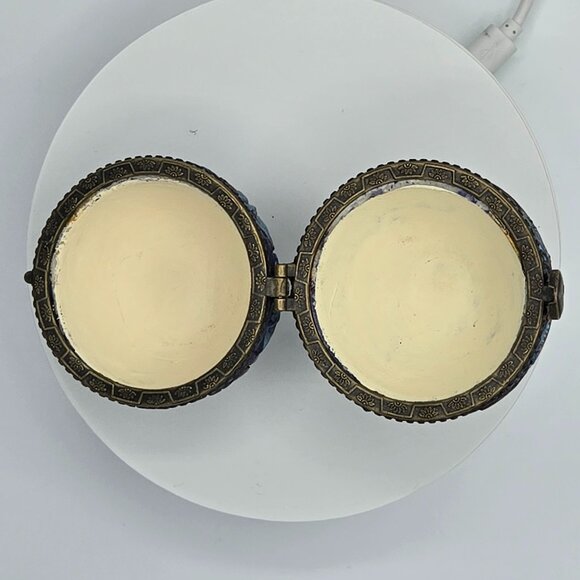 Pair of Ornate embossed Egg Heart Hinged Trinket boxes - Picture 6 of 13